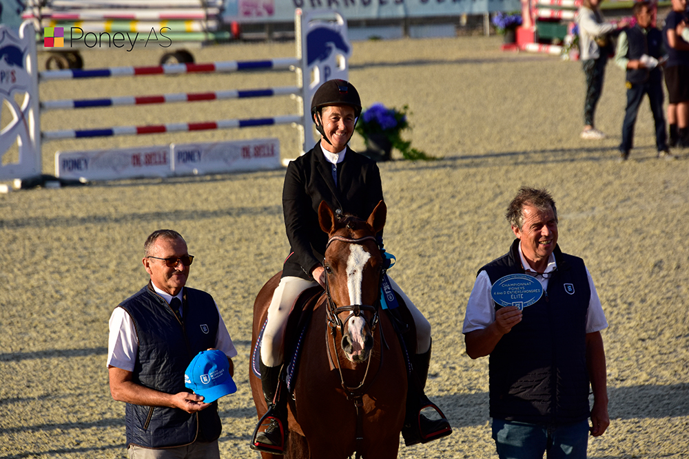 Mozart du Ruisseau se classe 3e associé à Sandra Roussel Notteau – ph. Poney As