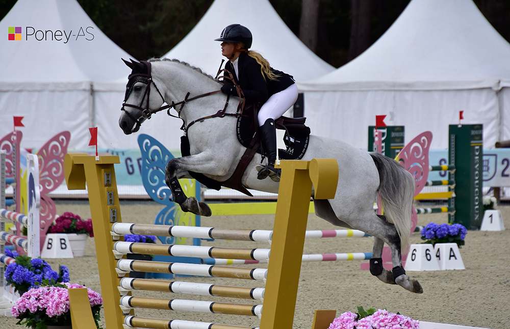 Champion des 6 ans, Jazall du Chapelan décroche cette année la 2e place, associé à Myla Moulin Teste – ph. Poney As