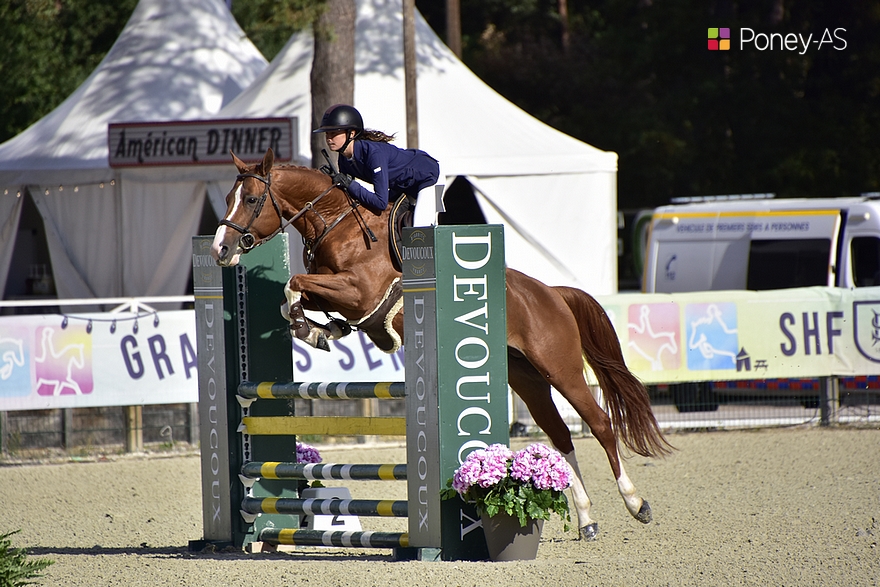 Look Sty'Lays boucle sa saison sur un titre de champion des 5 ans D et 100 % de sans-faute, sous la selle de Leanne Ordonneau Demichelli – ph. Poney As