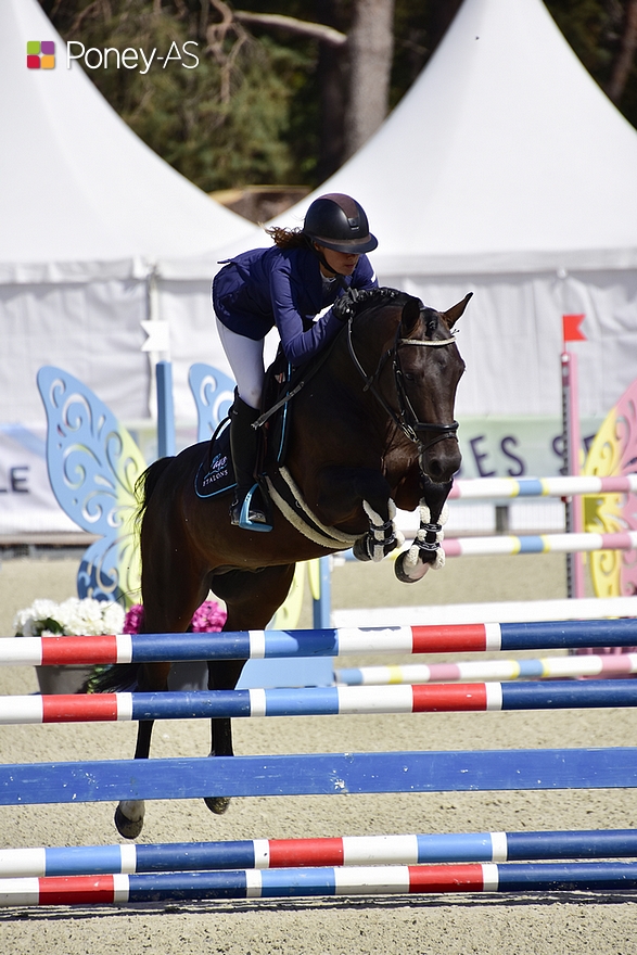 L'Ovni Star de Cisai s’adjuge le titre de champion des 5 ans C sous la selle de Leanne Ordonneau Demichelli – ph. Poney As