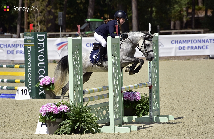 Sous la selle de Lison Lumineau, Kaolyna Leuviah complète le podium des 6 ans B – ph. Poney As