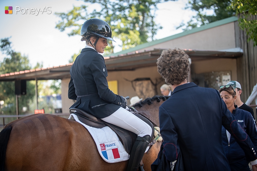 Mathilde Neau et Iroquoise Macalo, avec le sélectionneur adjoint Romain Richomme - ph. Marine Delie