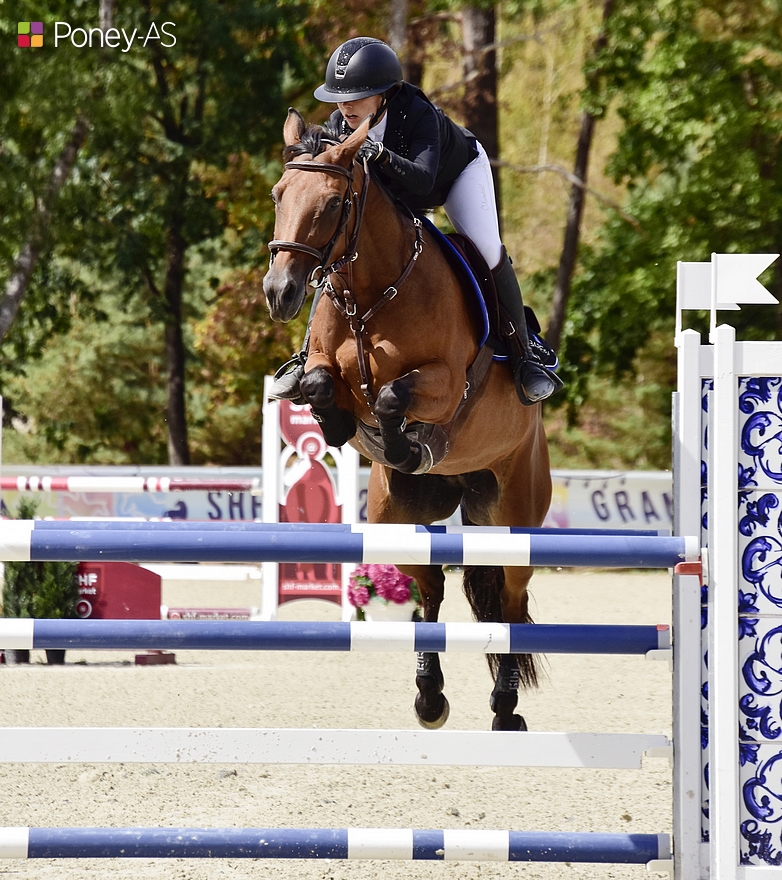 Les championnes de France Lilou Calviere et Decibelle Bautheac, ici à Fontainebleau le week-end dernier, défendront les couleurs tricolores à Kronenberg – ph. Poney As