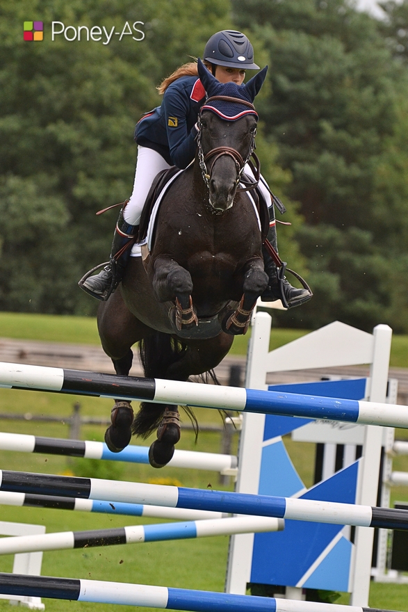Inès Joly et Jamaïque aux championnats d'Europe de Fontainebleau de 2012 - ph. Poney As