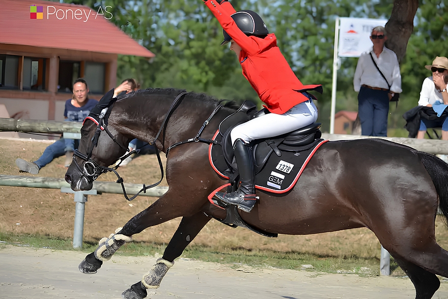 Rose de Balanda et Jamaïque, après leur titre de championnes de France As Poney 1 – ph. Poney As