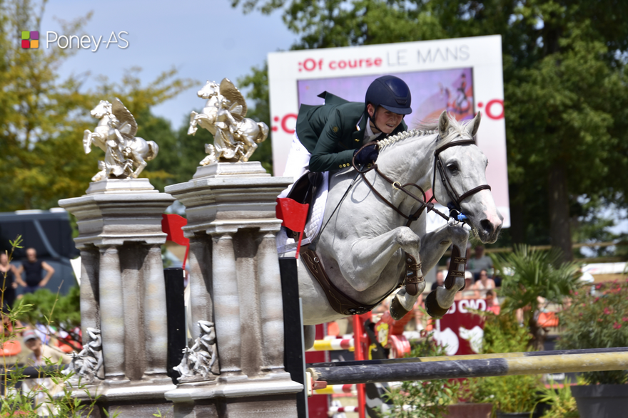 Longtemps en tête du championnat, l'Irlandais Ted Fagan et Ballyfore Rosie ont finalement dû se contenter de la médaille d’argent après une faute dans l’ultime manche - ph. Poney As