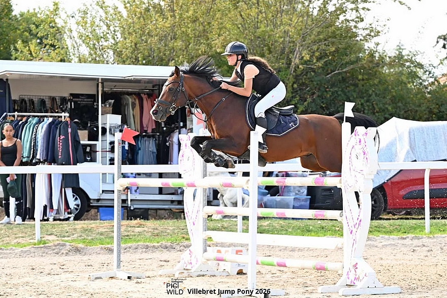 Angélique Ney et Deluxe d’Yl sortent sans faute du Grand Prix As Poney Élite de Villebret - ph. Eosphoros Pict