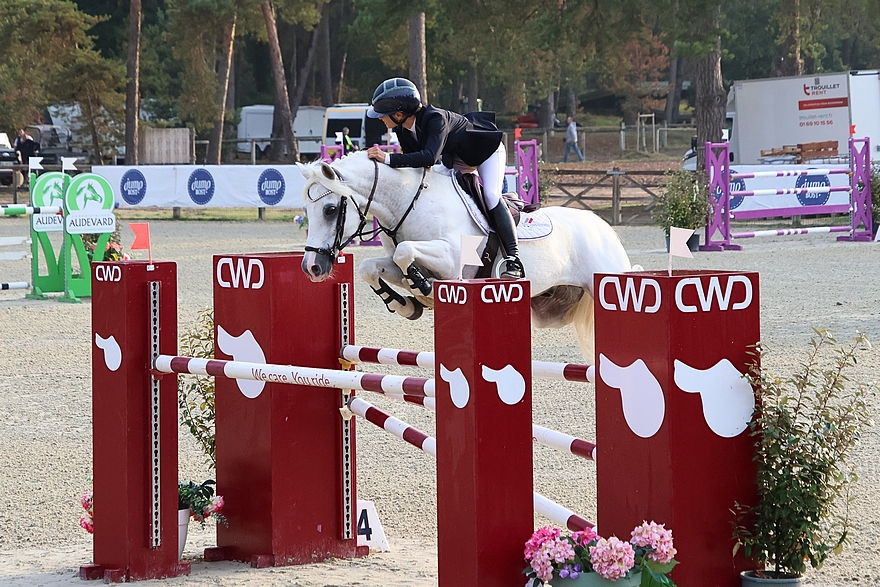 Elise Thirion et Dance Floor du Cauroy, médaillés de bronze par équipes et 11e en individuel des championnats d'Europe, remportent le Grand Prix du CSIP ! - ph. S. Febvet
