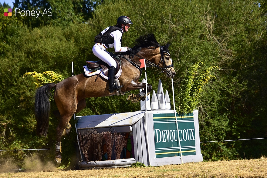 Lea Brügger s’est quant à elle imposée au CCIP2*L de Mechtersen avec Golden Girl’s Nelly NRW – ph. Poney As